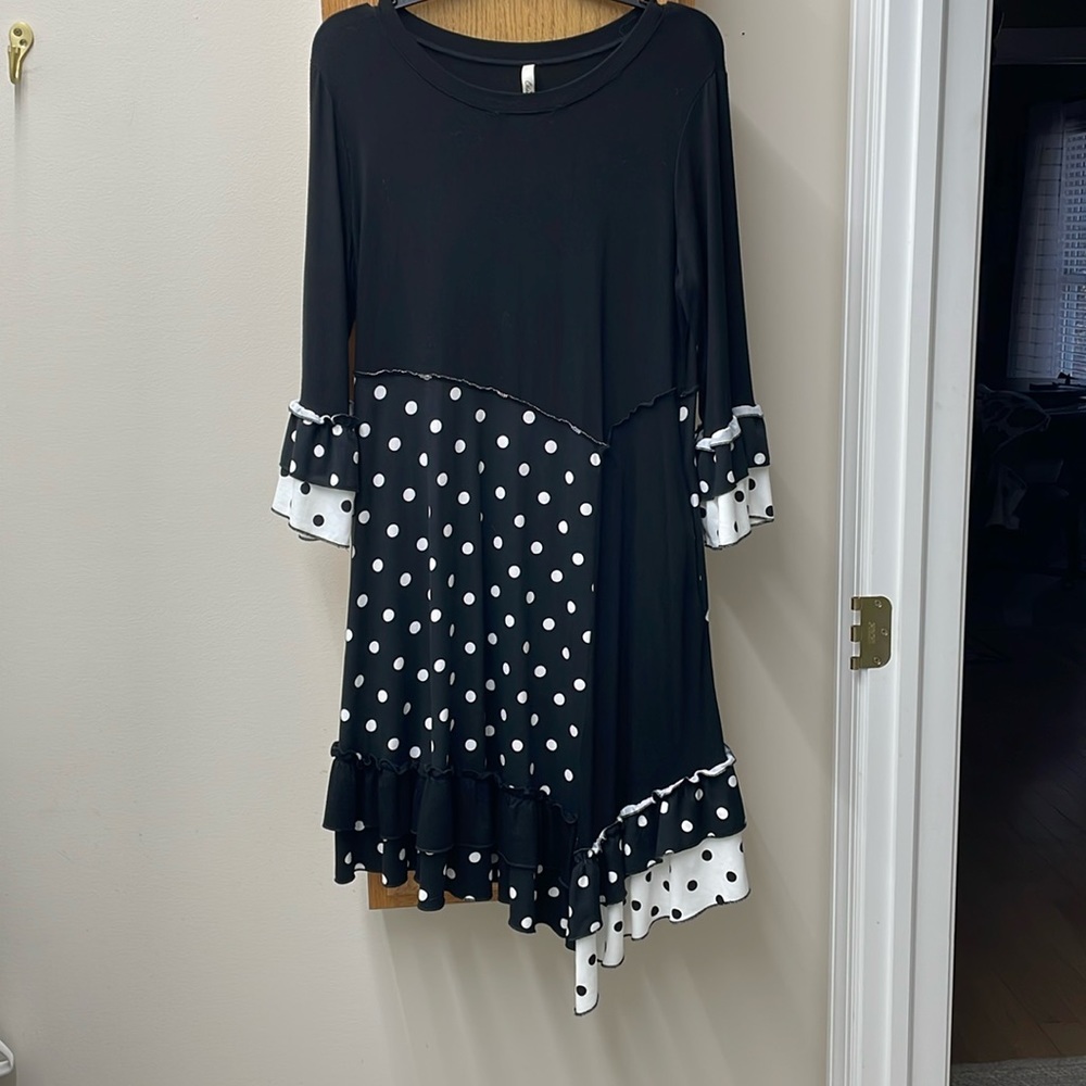 Celeste ladies, dress size large black-and-white